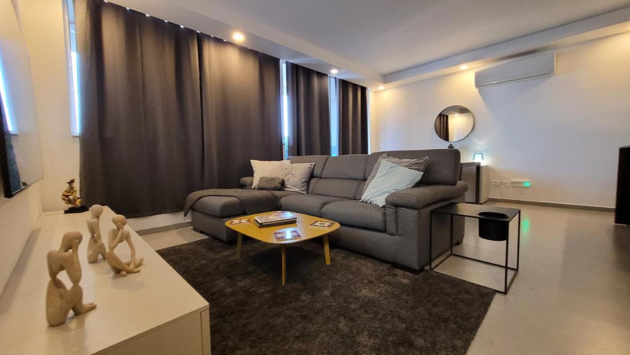 세인트폴스베이 Stylish - Modern - Large Terrace - 2 Bed - 200 M From Sea - Fully Air Con 아파트 외부 사진