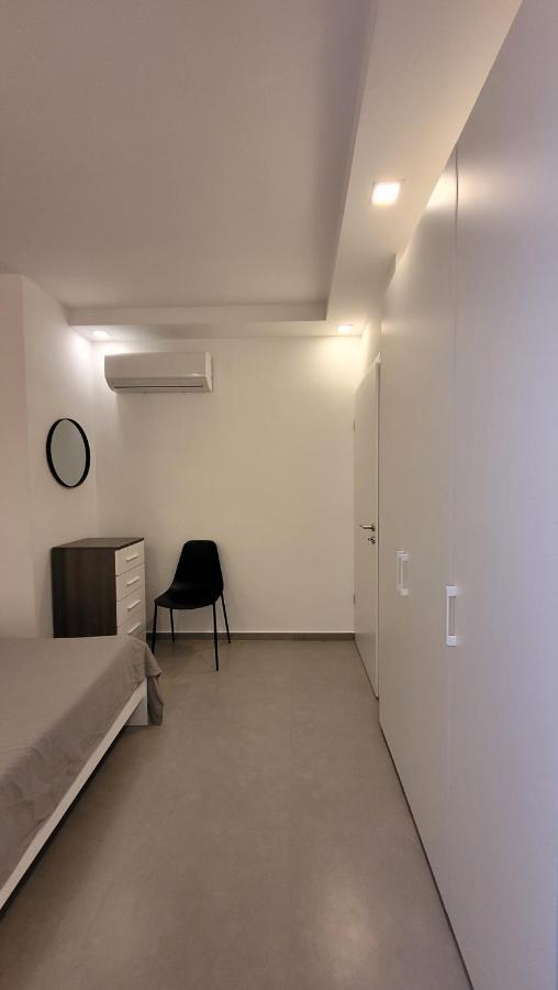 세인트폴스베이 Stylish - Modern - Large Terrace - 2 Bed - 200 M From Sea - Fully Air Con 아파트 외부 사진