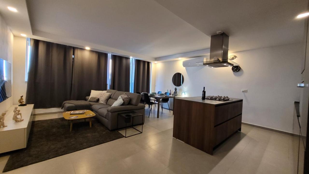 세인트폴스베이 Stylish - Modern - Large Terrace - 2 Bed - 200 M From Sea - Fully Air Con 아파트 외부 사진