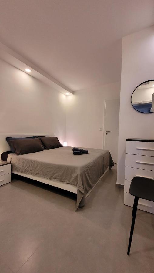 세인트폴스베이 Stylish - Modern - Large Terrace - 2 Bed - 200 M From Sea - Fully Air Con 아파트 외부 사진