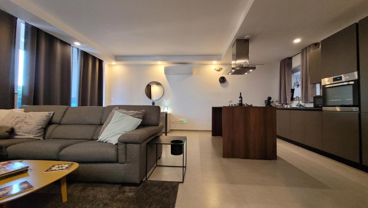 세인트폴스베이 Stylish - Modern - Large Terrace - 2 Bed - 200 M From Sea - Fully Air Con 아파트 외부 사진